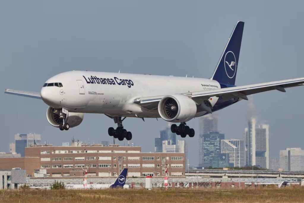 Lufthansa Cargo equipa o quarto Boeing 777 cargueiro com tecnologia de pele de tubarão