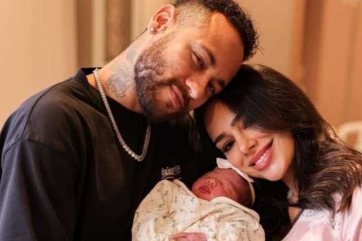 Neymar e Bruna Biancardi postam primeiras fotos com Mavie: “bem-vinda, filha!”