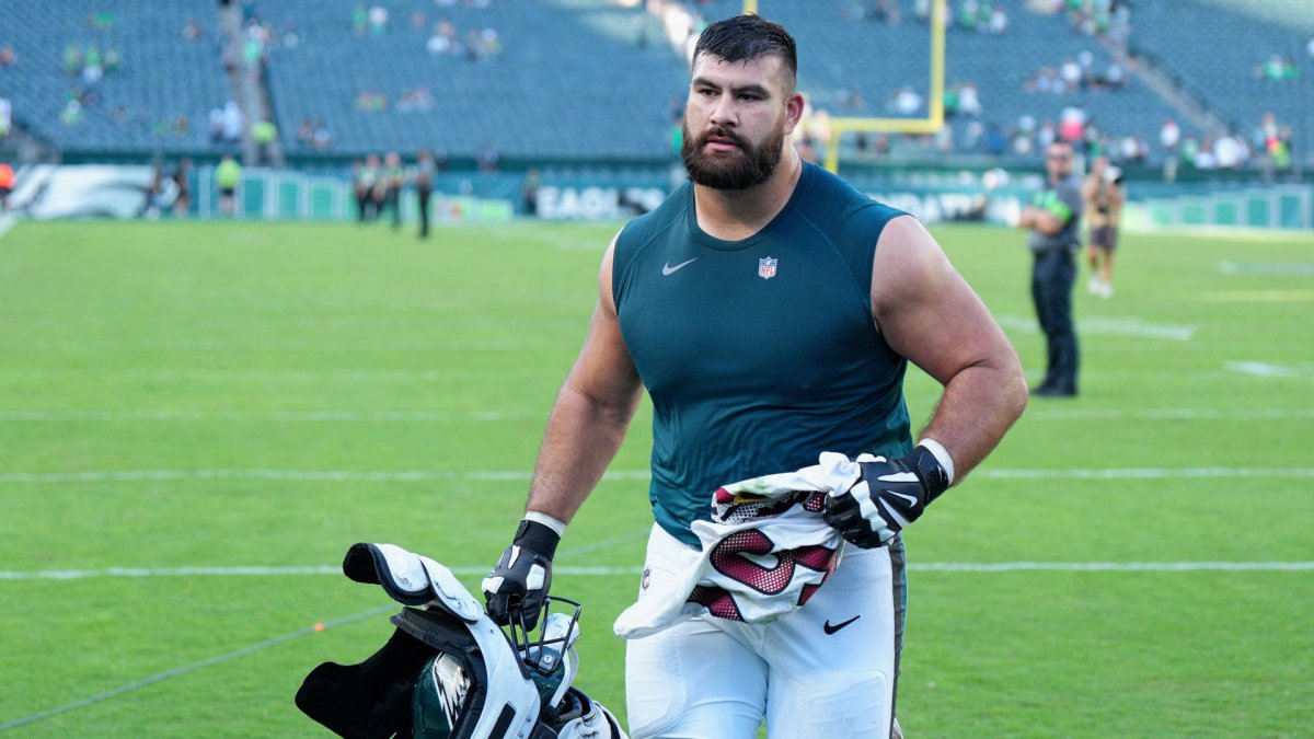 Eagles’ right guard Sua Opeta returns to action