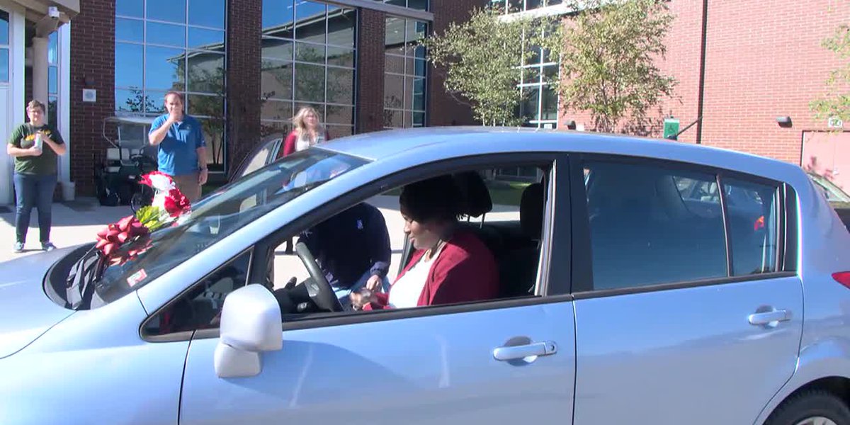 Single mother with 6 kids gifted car refurbished by high school automotive tech students