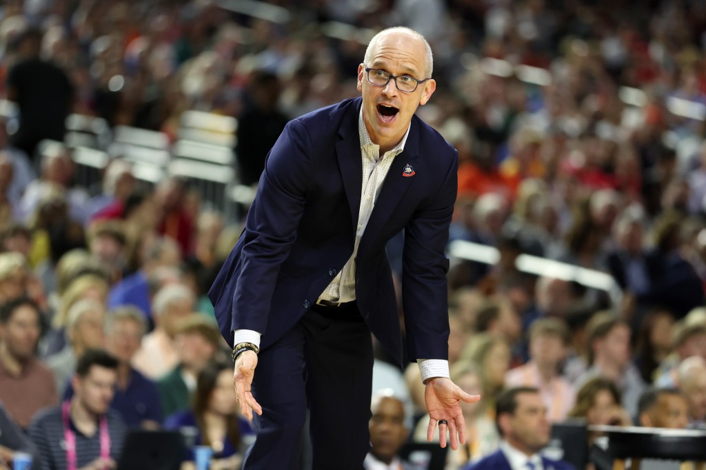 Hobbled Dan Hurley says he’s coaching UConn men’s basketball team as hard as ever