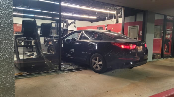 Driver flees after crashing stolen car into North Side gym, SAPD says