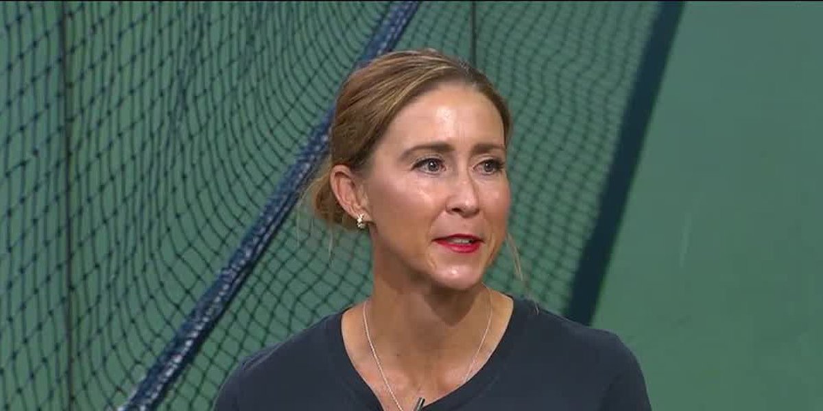 Phoenix woman receives prestigious award, gives back to youth tennis community