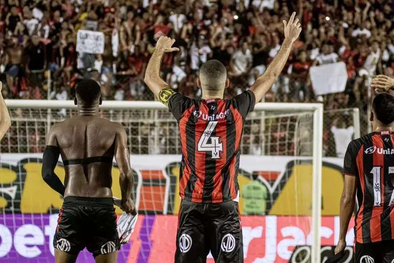 Vitória supera o Guarani e aumenta vantagem na liderança da Série B