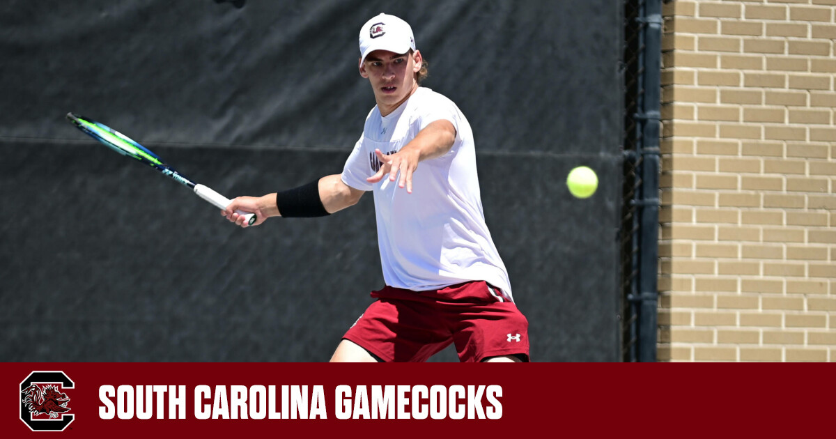 Men’s Tennis Claims Eight Wins on First Day of Regionals