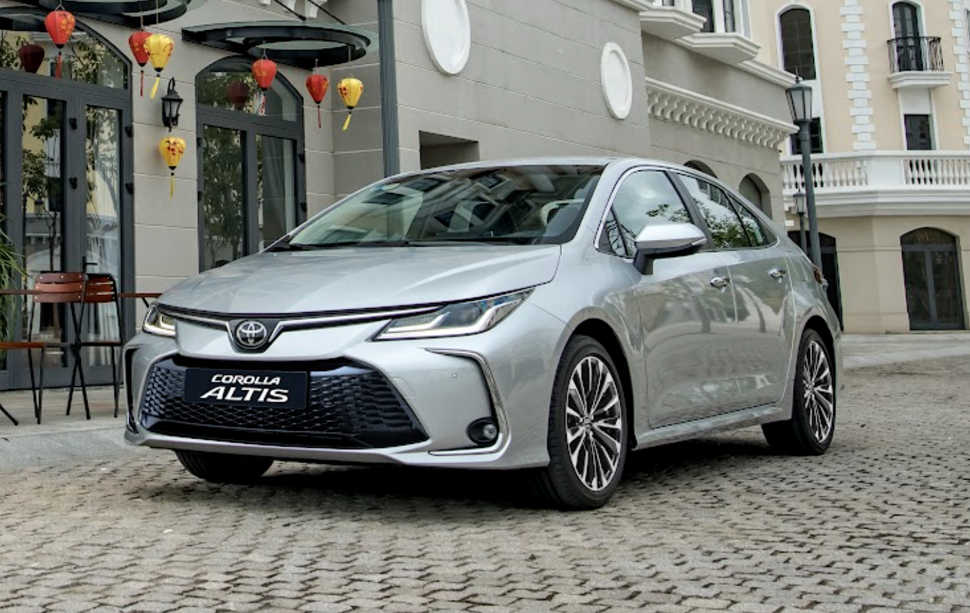 Toyota Corolla Altis 2023 tăng giá 15 triệu đồng so với bản cũ