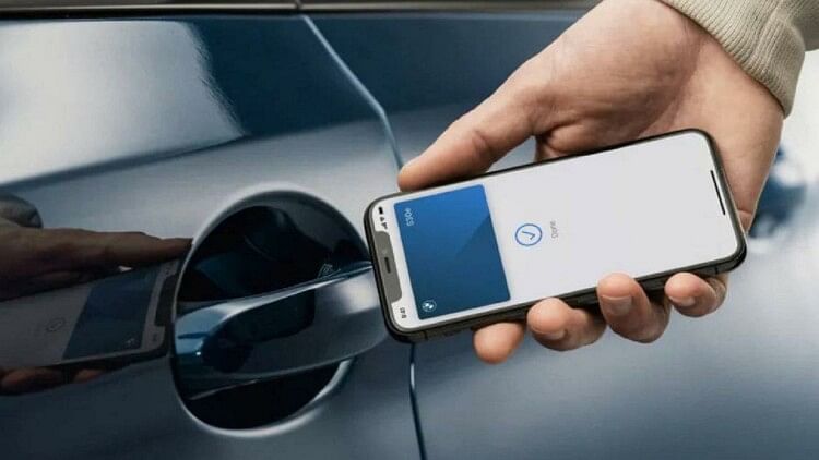 Car Wireless Charger: बीएमडब्ल्यू कार वायरलेस चार्जर से iPhone 15 को चार्ज करना पड़ सकता है महंगा!