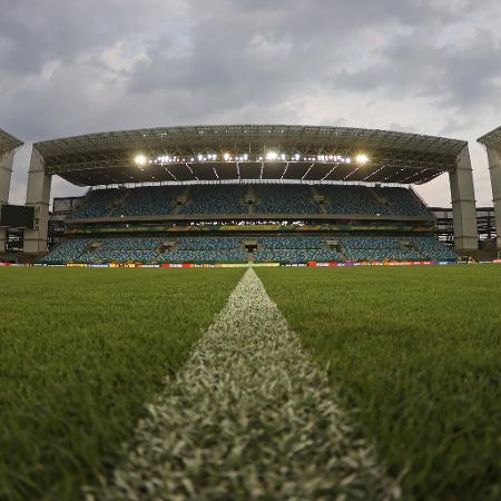 Seleção treina com Vini Jr e Arana como novidades entre os titulares