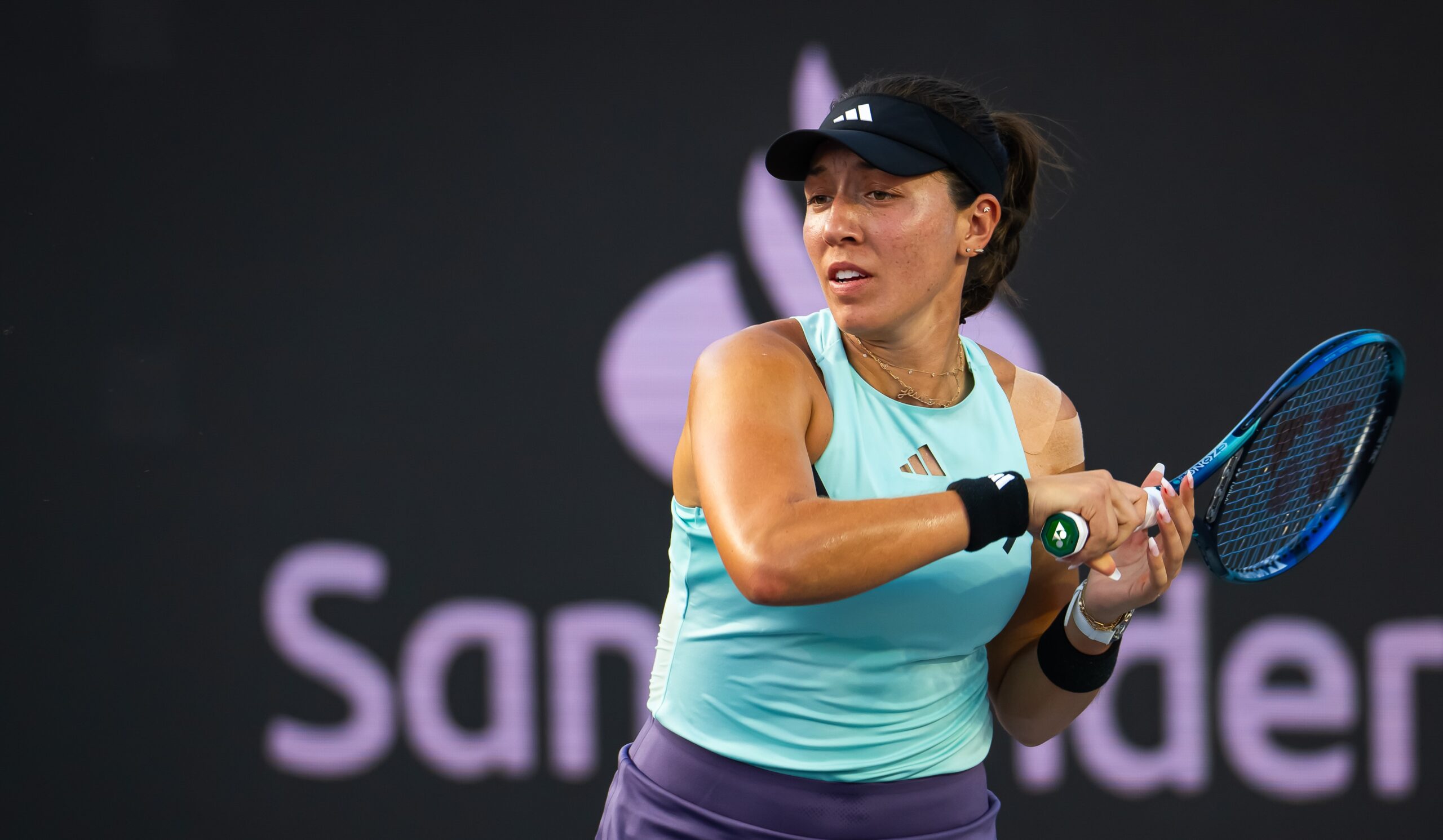 Jessica Pegula rallies to win opening match of WTA Finals in Cancun against Elena Rybakina