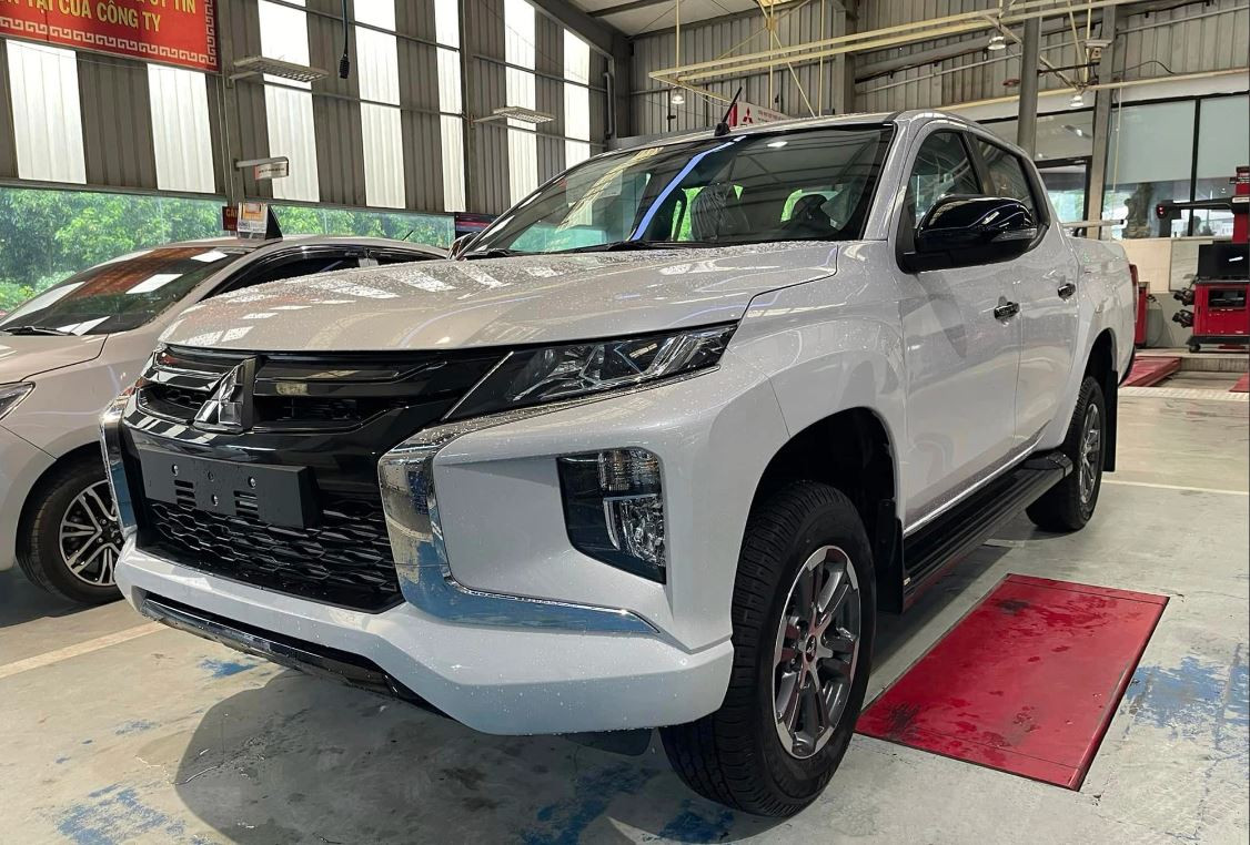 Xả kho, giá xe bán tải Mitsubishi Triton lần đầu giảm sốc 160 triệu đồng