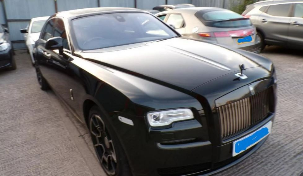 Cảnh sát thanh lý Rolls-Royce Ghost trị giá 156.000 USD với &apos;giá hời&apos;