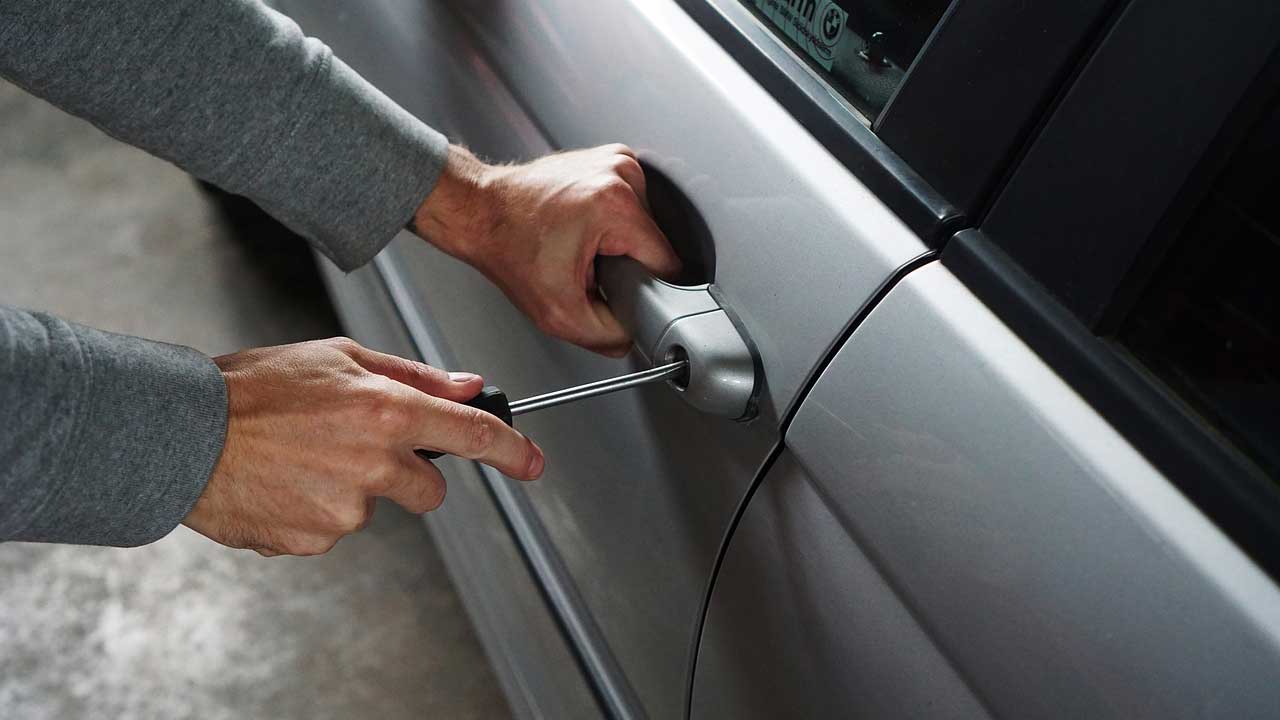 Deputies investigate multiple car break-ins at Upstate car dealership