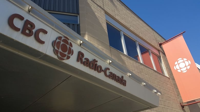 CBC Manitoba journalists win 2 national Radio Television Digital News Association awards