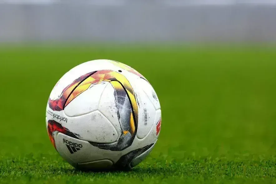 Sem reinventar o futebol