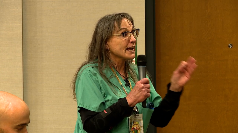Doctors, patients voice outrage at HCA, lack of quality health care during public meeting