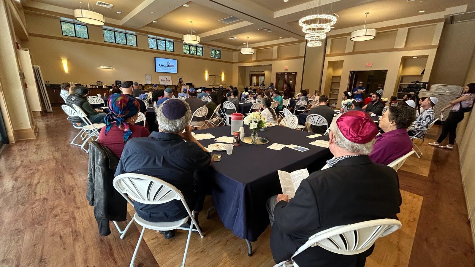 Gainesville community members gather in prayer at ‘Unity and Solidarity with Israel’ event – The Independent Florida Alligator