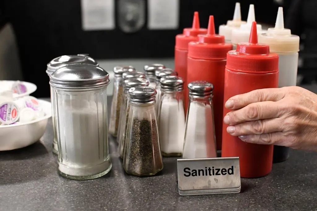 Delaware County restaurant inspections: Rodent calling cards and a chemical cleaner next to beverages at the bar