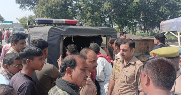 Etawah News: कार से टकराई बाइक… पति, पत्नी व बच्चा नहर में गिरा, युवक की हालत गंभीर, जानें- पूरा मामला