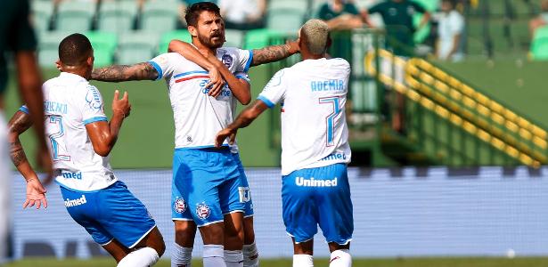 Com gol de antes do meio de campo, Bahia e Goiás fazem jogão de 10 gols