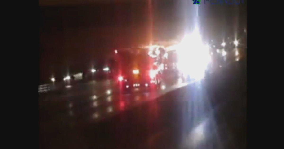 Woman dies in fatal car crash on I-676 in Philadelphia