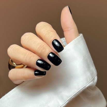 Glossy Black, Silver Chrome, & 10 More Trending Nail Colors To Look Out For This Winter