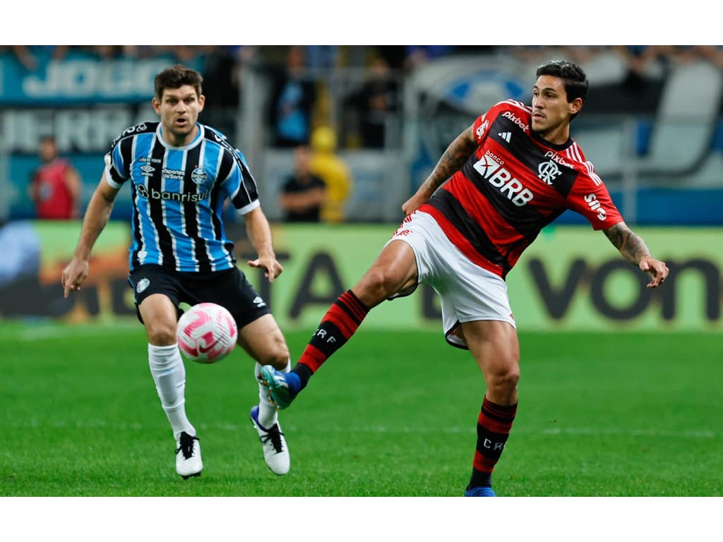 De virada, Grêmio vence o Flamengo no Brasileirão e quebra tabu na Arena