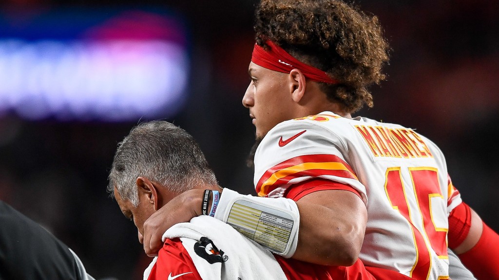 Chiefs QB Patrick Mahomes reveals health status after playing sick, injuring hand