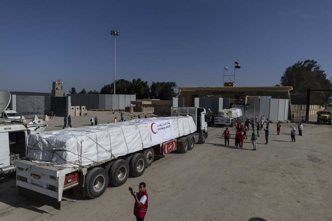 Egypt-Gaza border crossing opens, allowing first aid deliveries to reach Palestinians