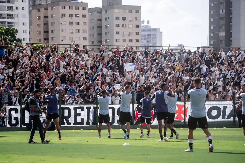 Análise: ‘Mudanças e pouco futebol’