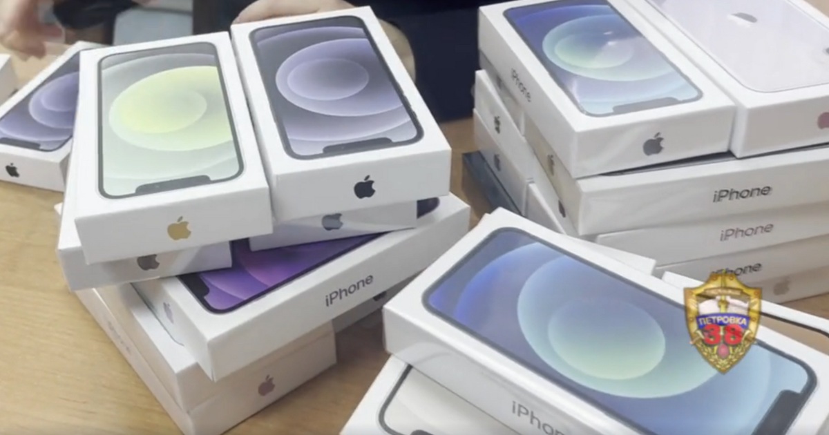 Man steals 53 iPhones on his first work day at gadget store