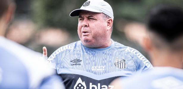 Técnico do Santos ‘isola’ CT e blinda elenco para clássico contra Palmeiras