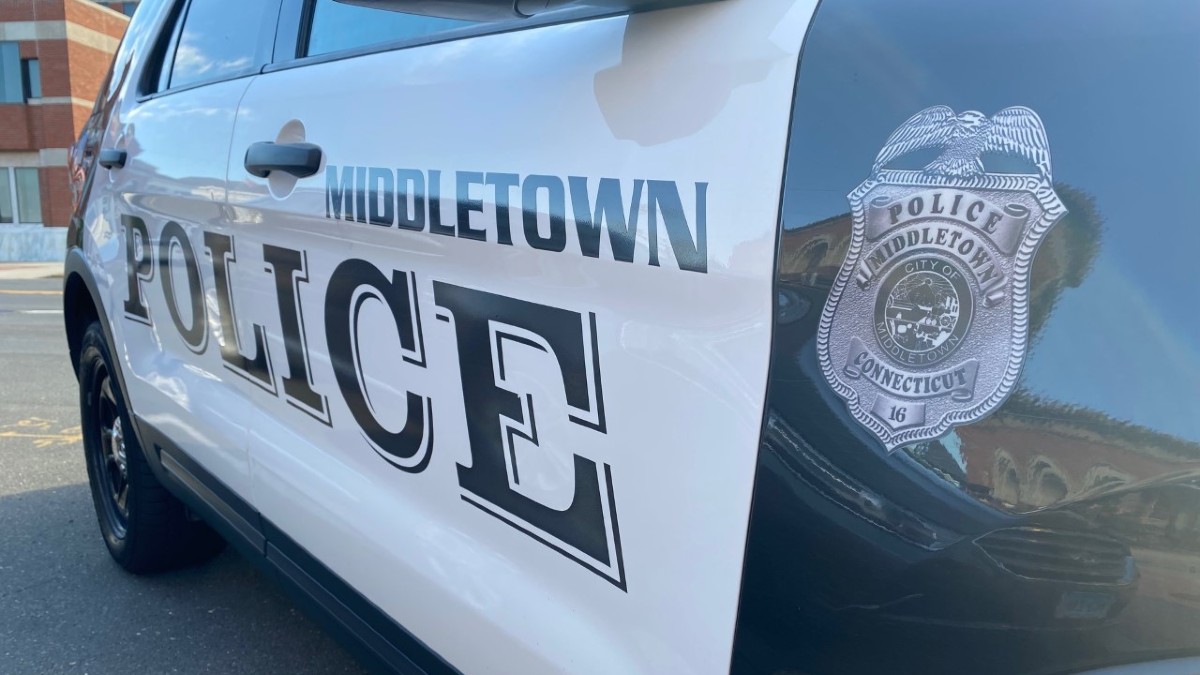 Authorities look for driver accused of hitting Middletown police cruiser