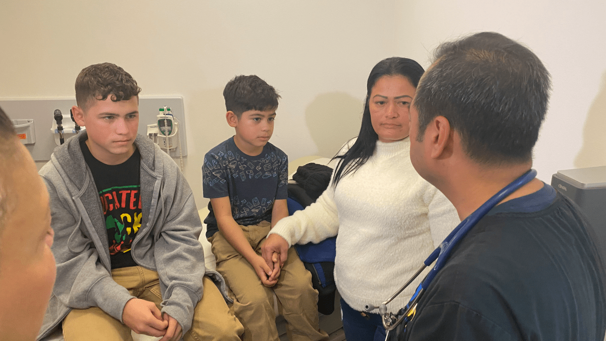 Chicago community organizations team up to provide health care for migrants