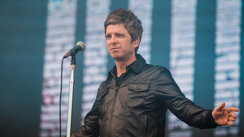 Noel Gallagher detona uso do VAR no futebol: ‘Mata o clima no campo’