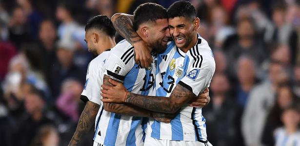 Argentina vence com Messi parado pela trave e golaço de heroi improvável