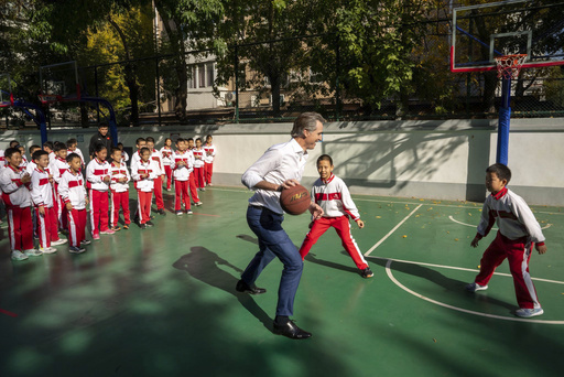 California’s Newsom plays hardball in China, collides with student during schoolyard basketball game – The Daily Reporter