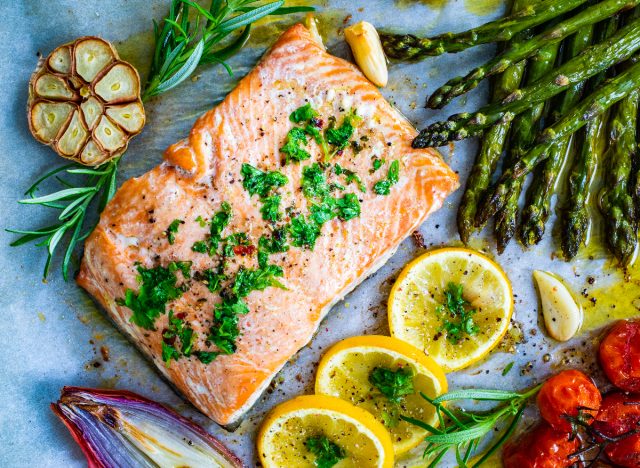 11 Amazing Benefits of Eating More Fish