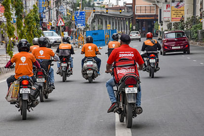 Swiggy-Zomato: स्विगी-जोमैटो और रेस्तरां मिलकर दोगुने भाव पर दे रहे खाना,  तीनों पार्टियां मिलकर कर रहीं ठगी!