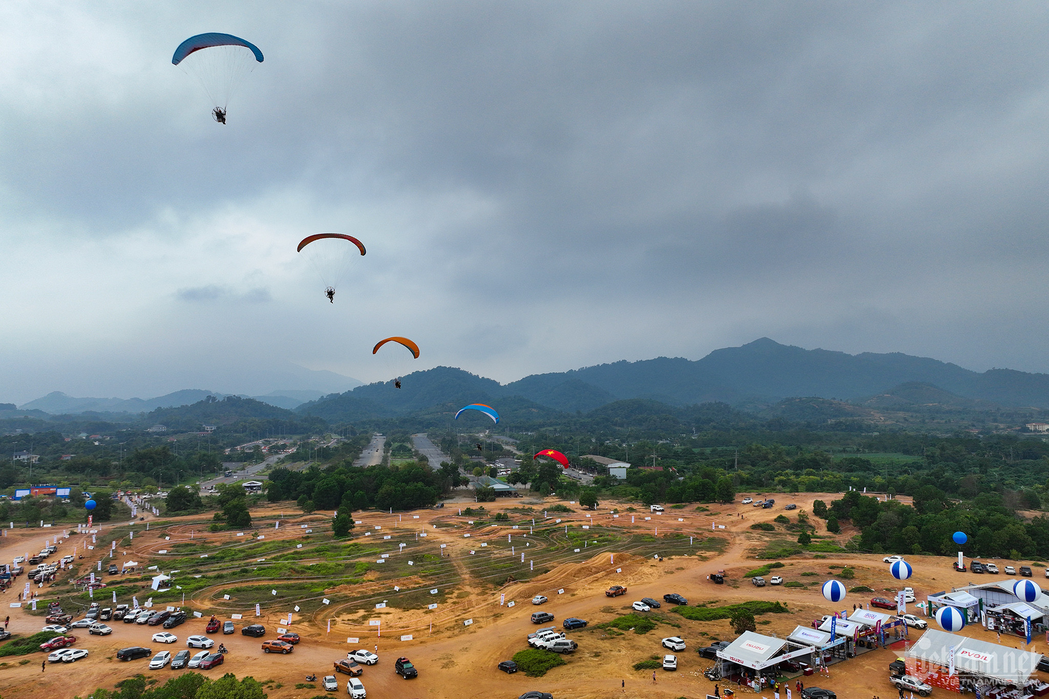 Chấn thương, lật xe tại giải đua ô tô địa hình Hà Nội 2023