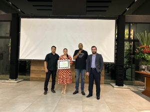 EE Maria da Glória Muzzi Ferreira recebe premiação em projeto de tecnologia