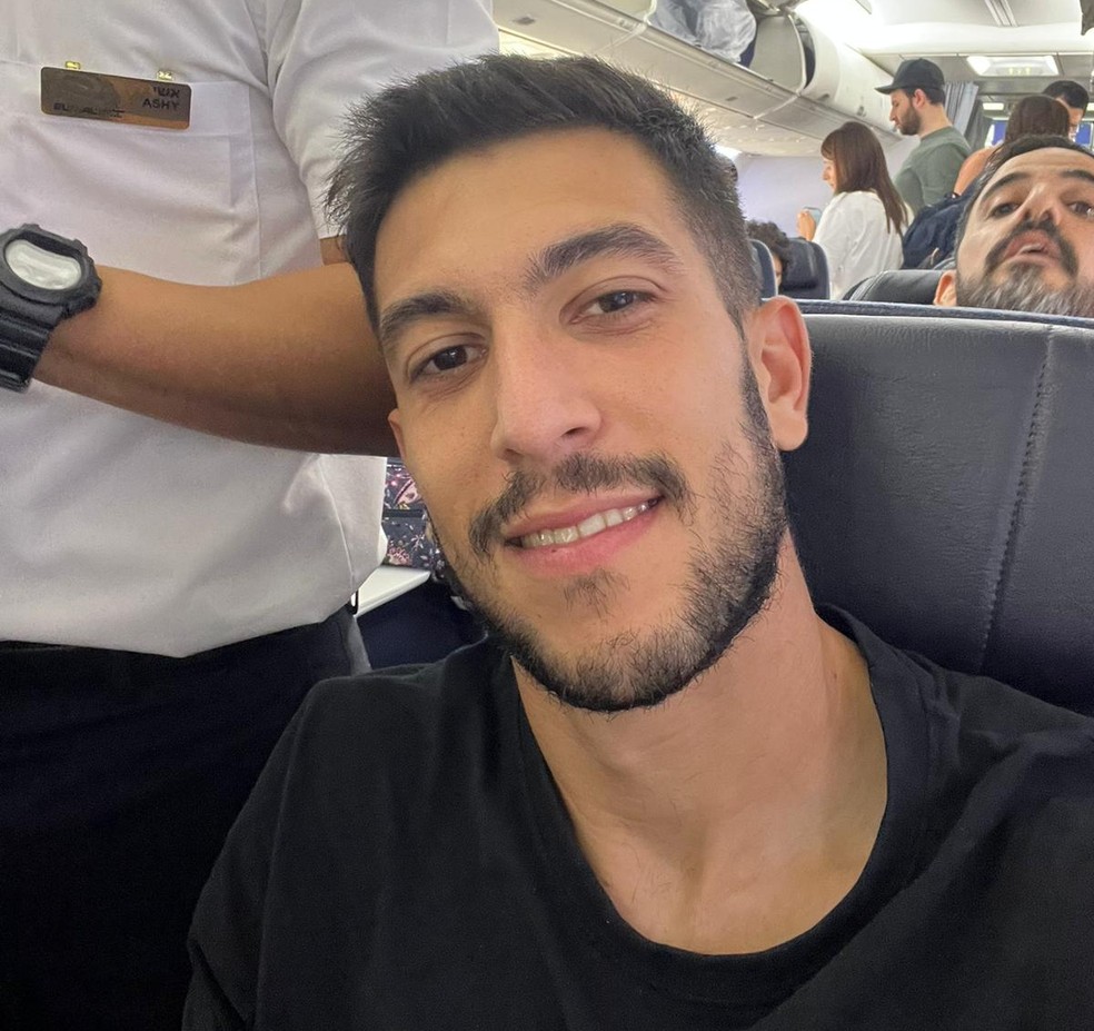Jogador brasileiro que atua no futebol israelense embarca em avião rumo a Portugal