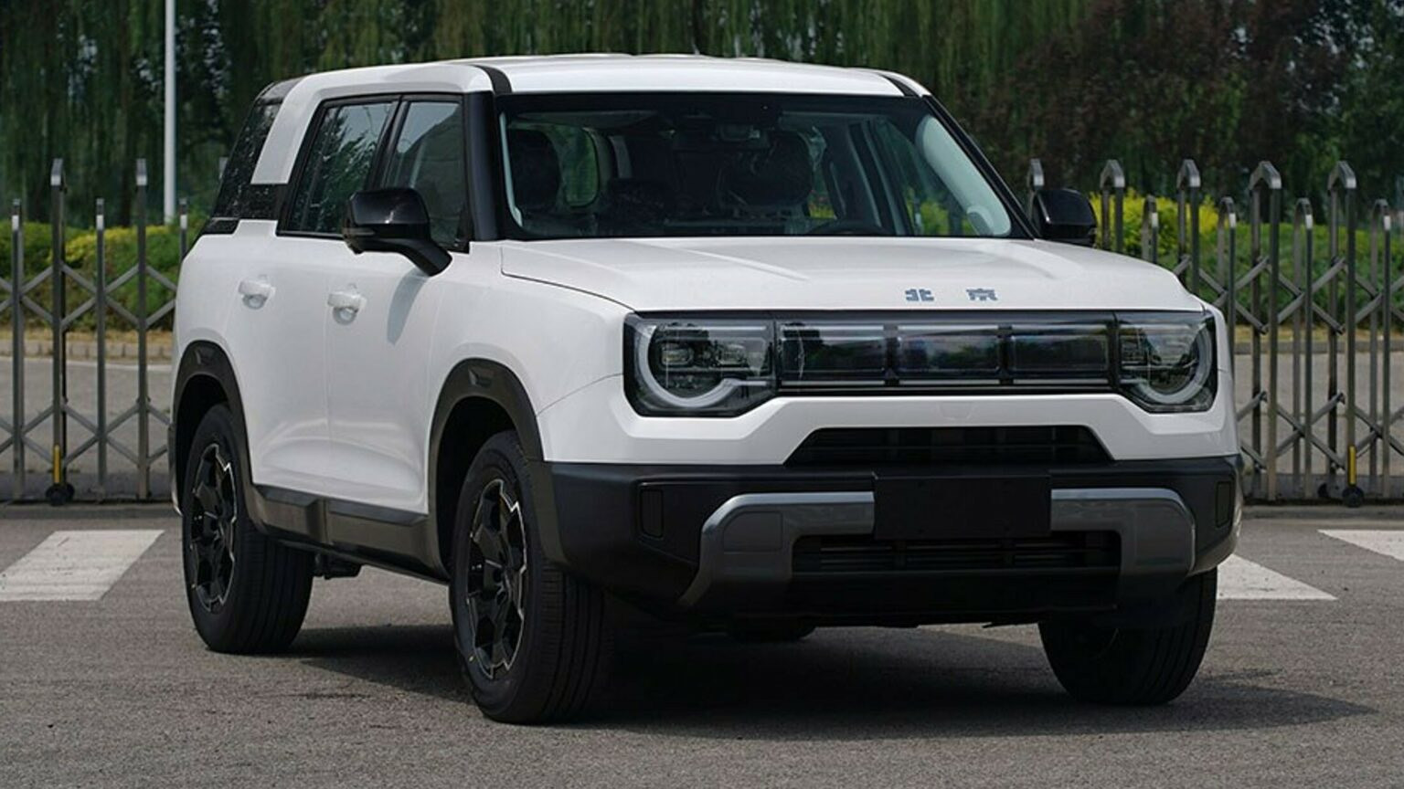 Ô tô SUV &apos;con lai&apos; Jeep và Range Rover gây &apos;sốt&apos; tại Trung Quốc