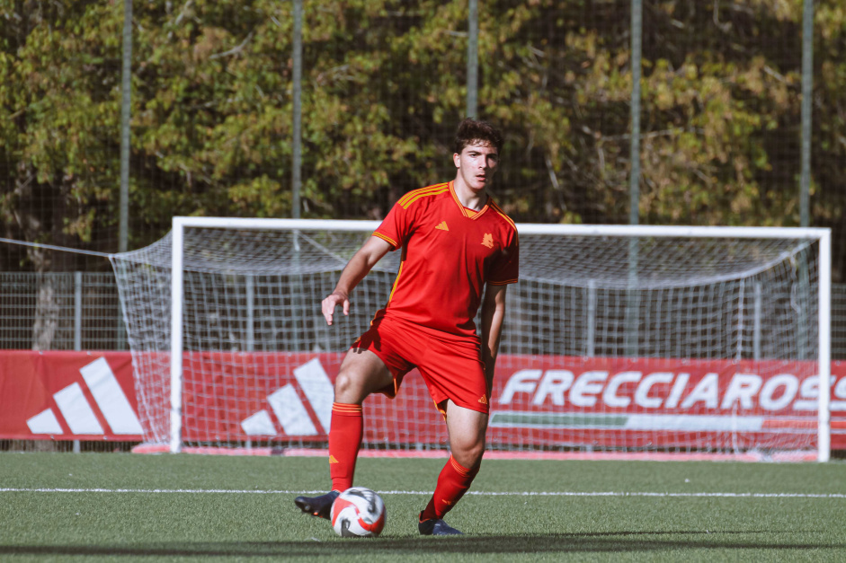 Zagueiro que pertence ao Corinthians dá bonita assistência no futebol europeu; veja o lance