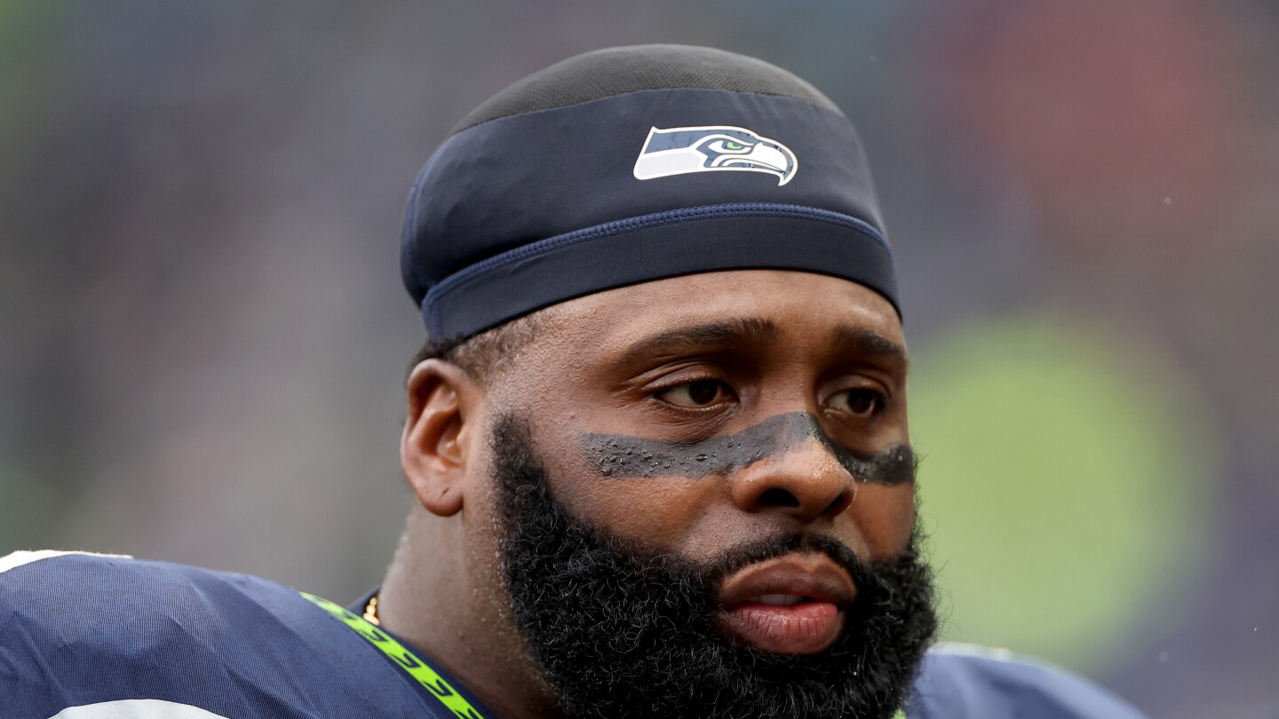 Seahawks sign Jason Peters to active roster