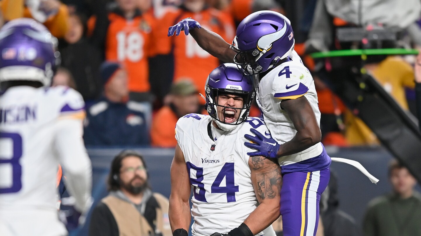 Sunday Night Football: Vikings lead Broncos 10-9 at halftime