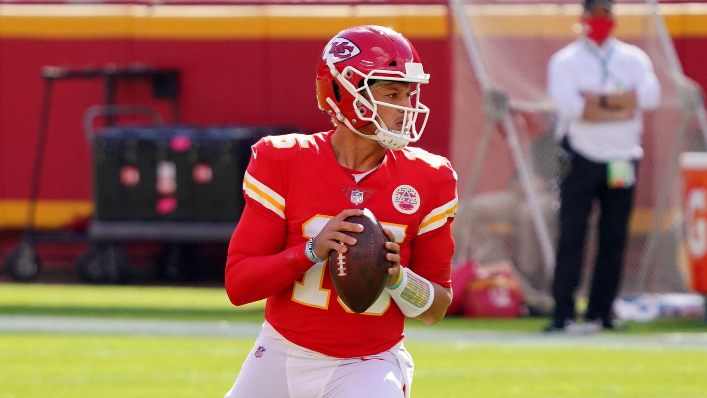 Patrick Mahomes “perfectly fine” after illness, cut hand