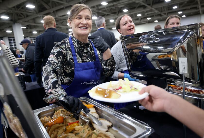 ‘Grateful to be alive’: Volunteers serve Thanksgiving to food insecure Utahns