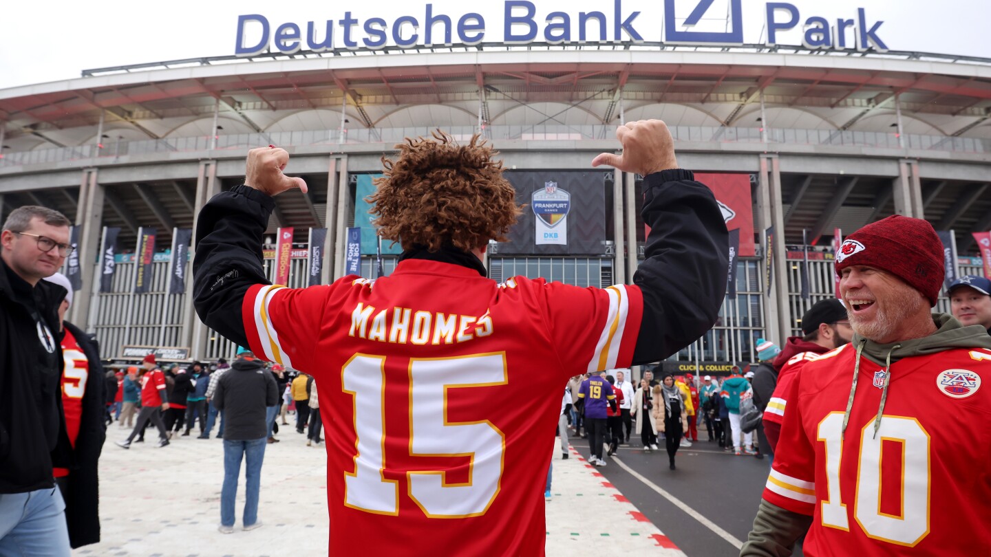 Who has the edge between Chiefs and Dolphins in Germany?