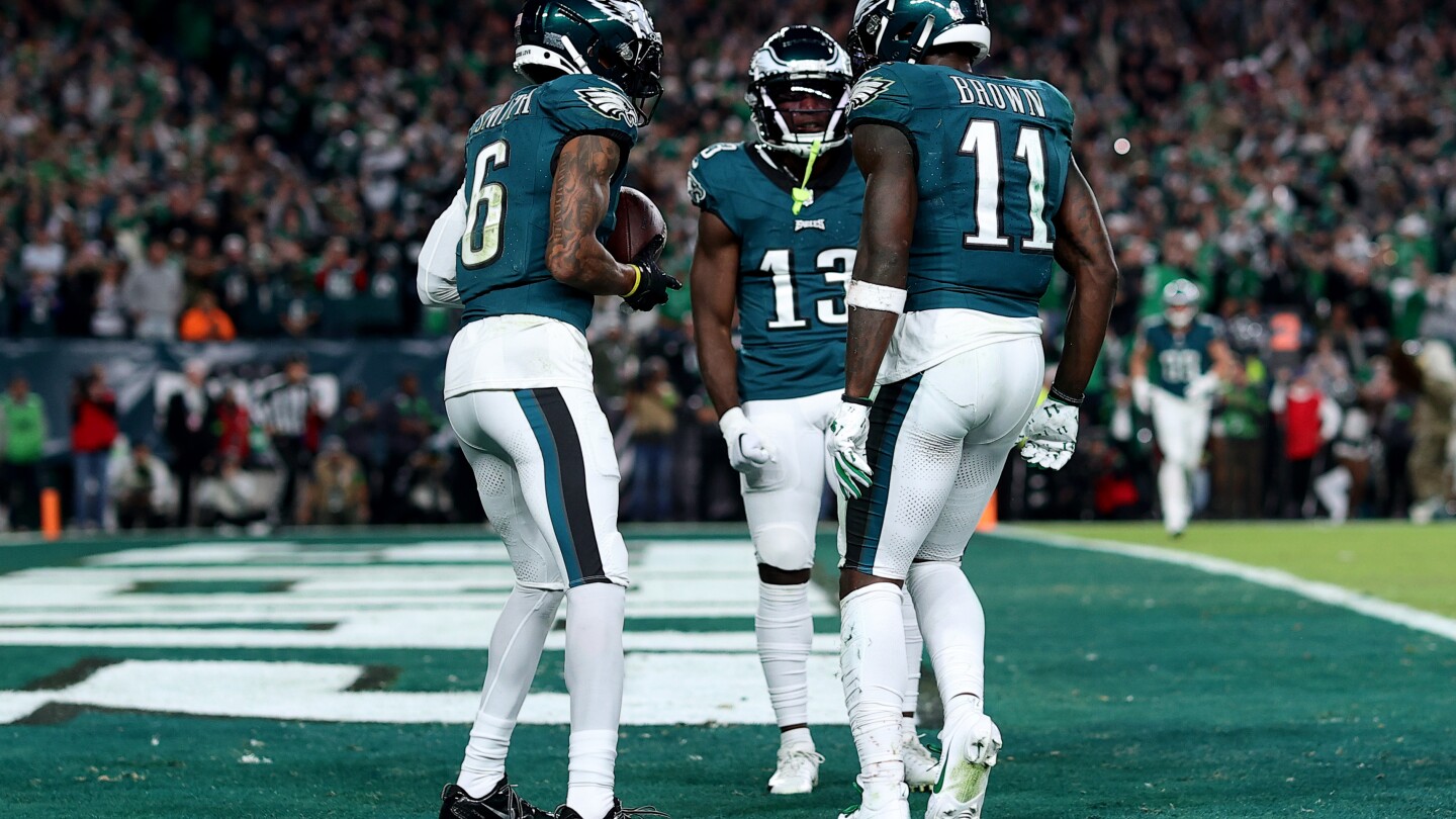 Eagles hold off Cowboys 28-23 to take 2 1/2-game lead in NFC East