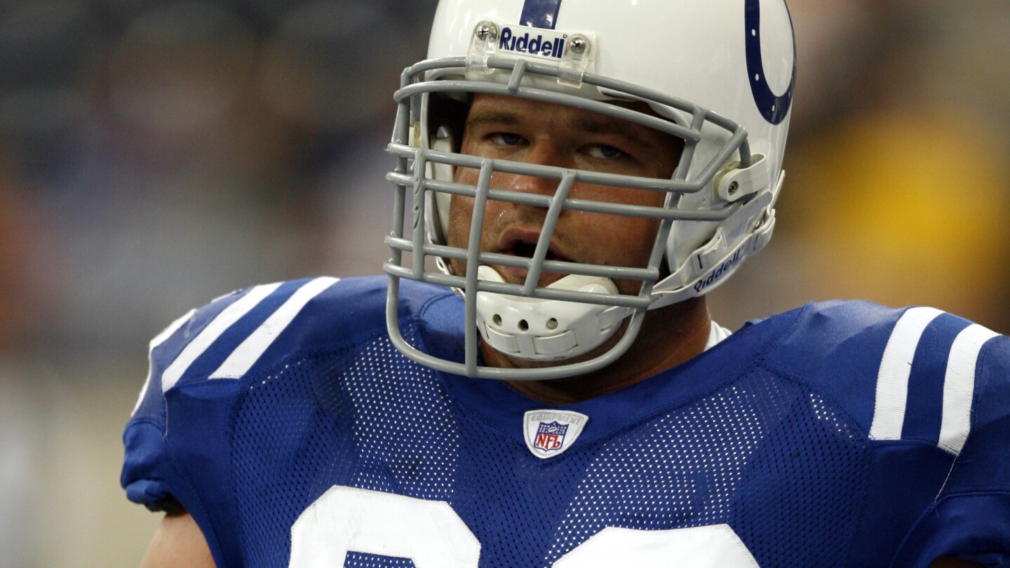 Former Colts offensive lineman Matt Ulrich dies at 41